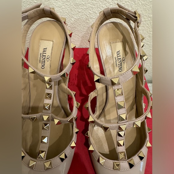Valentino Rockstud Pointed Pump - Poudre/Nude - Size 38 (7.5/8) Great Condition - Picture 4 of 15